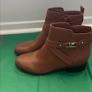 Liz Claiborne Tan Ankle Boots with Gold Accent very nice to wear w/ colors